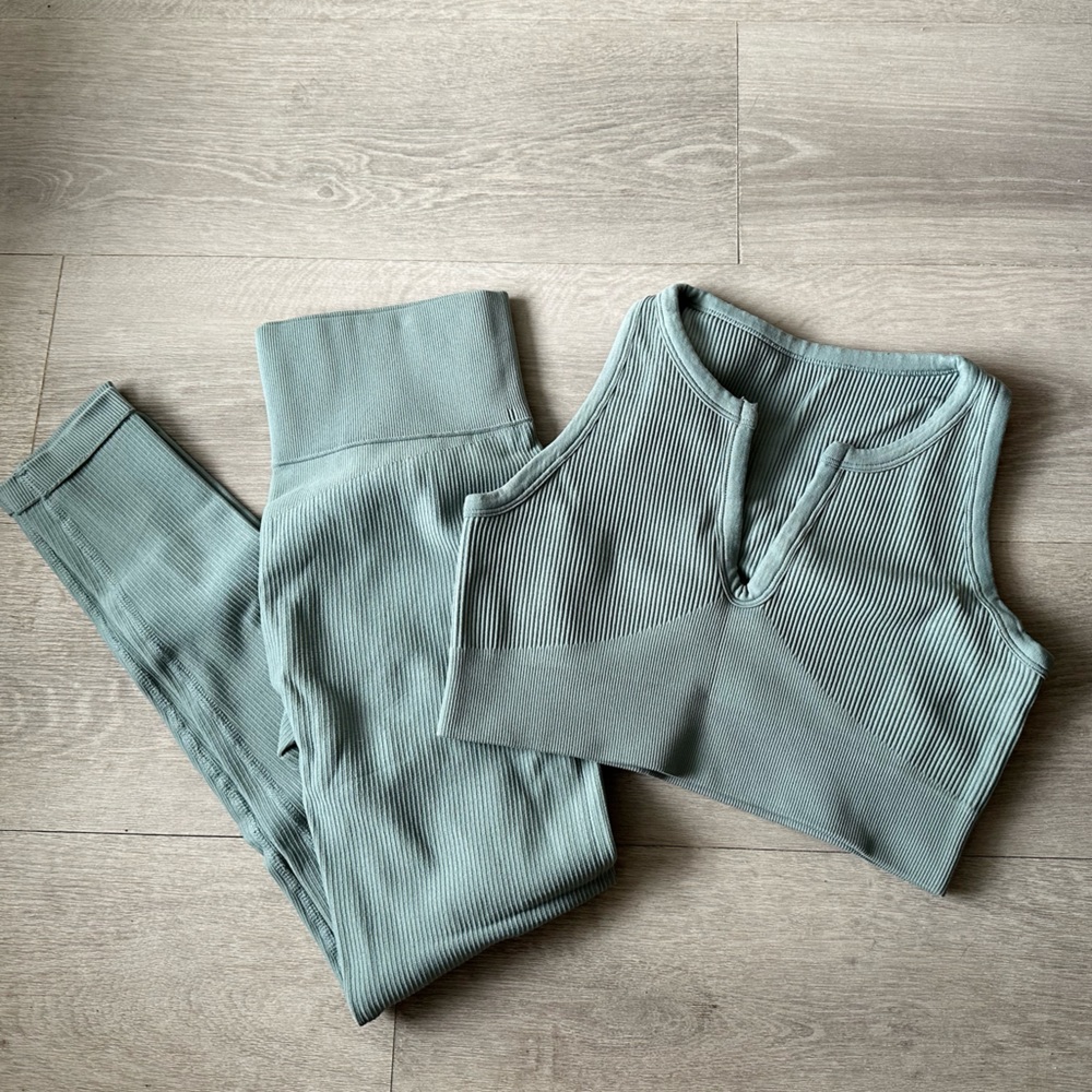 Ribbed Workout Set - Picture 6 of 6
